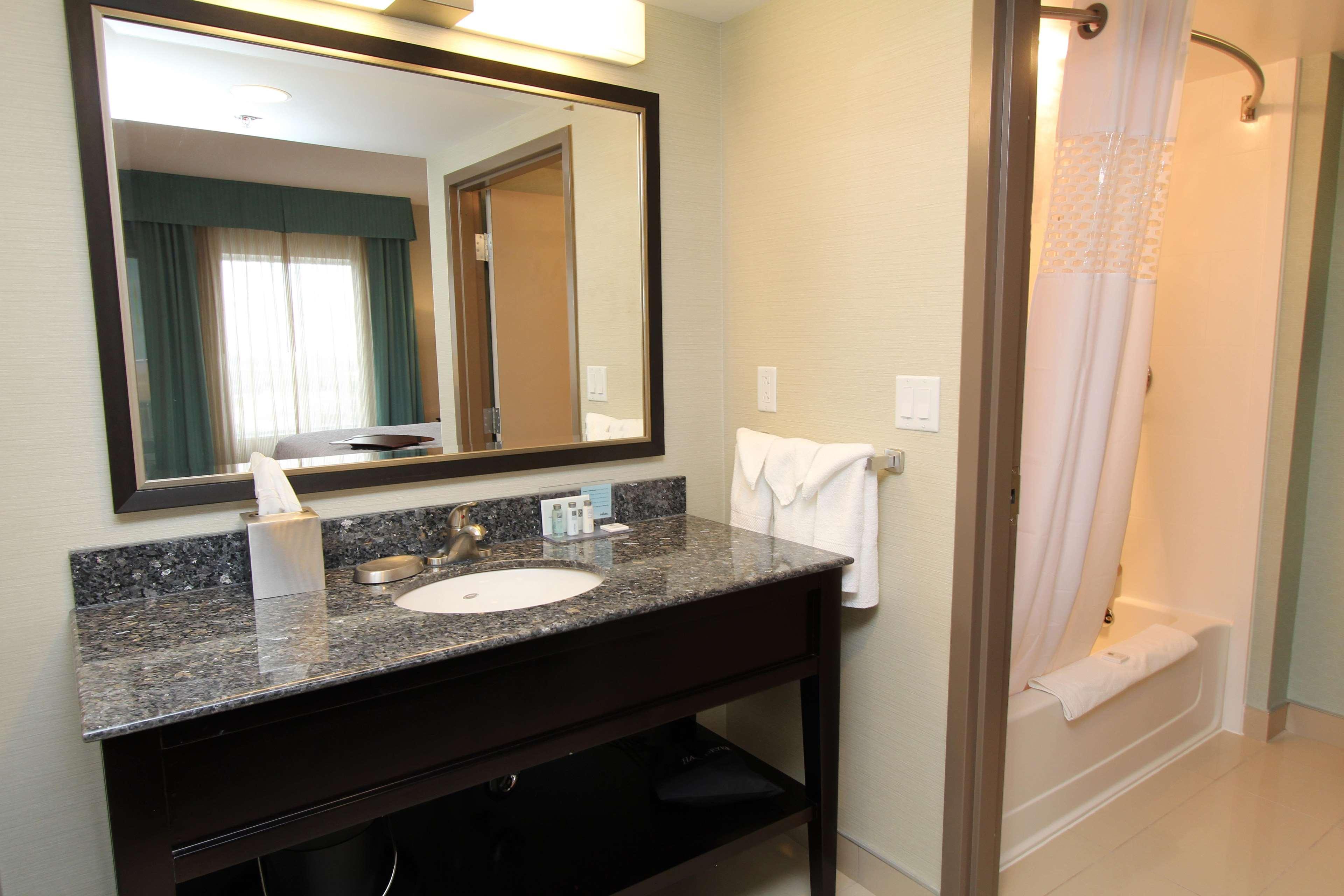 Hampton Inn & Suites By Hilton St. John'S Airport Bagian luar foto
