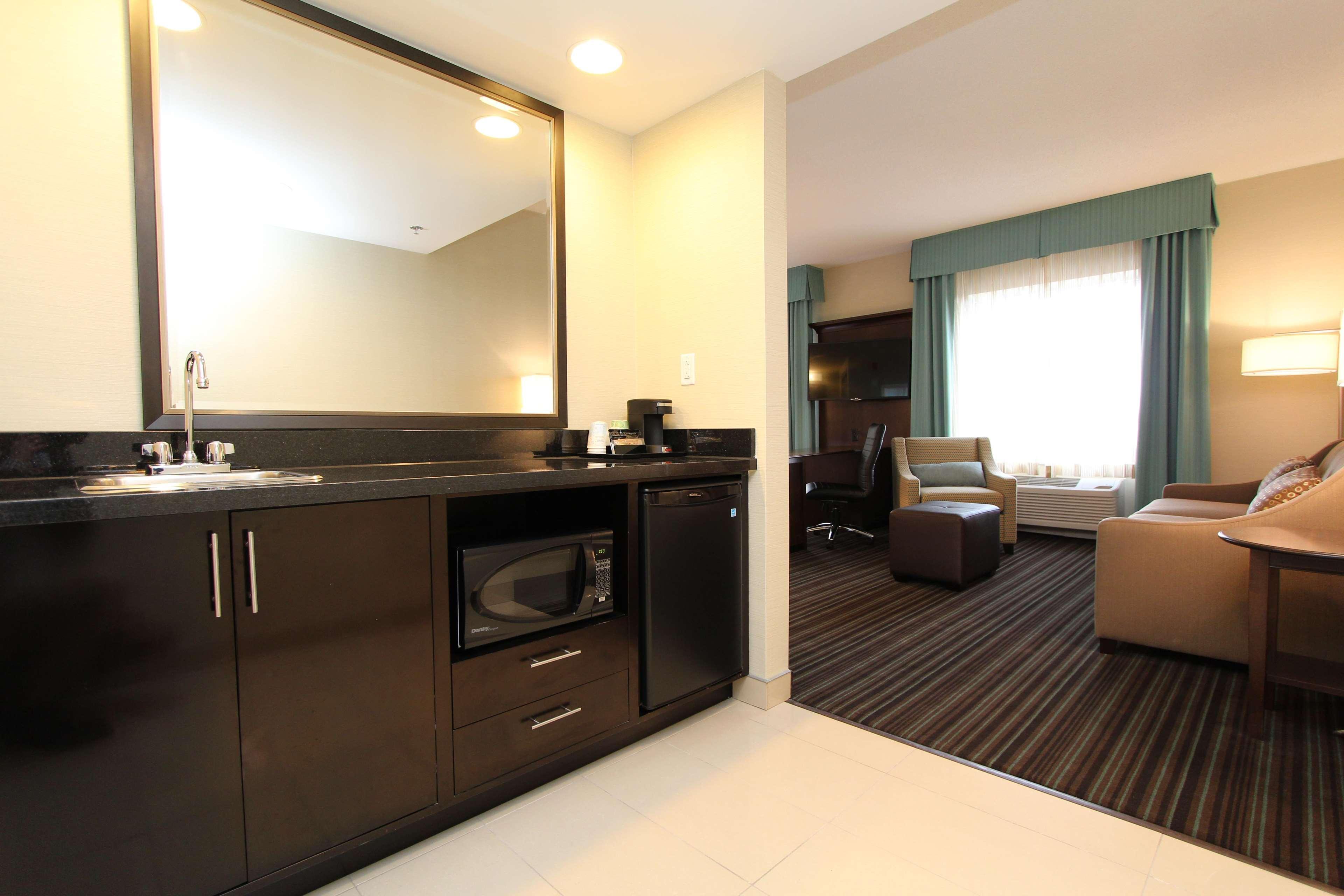 Hampton Inn & Suites By Hilton St. John'S Airport Bagian luar foto