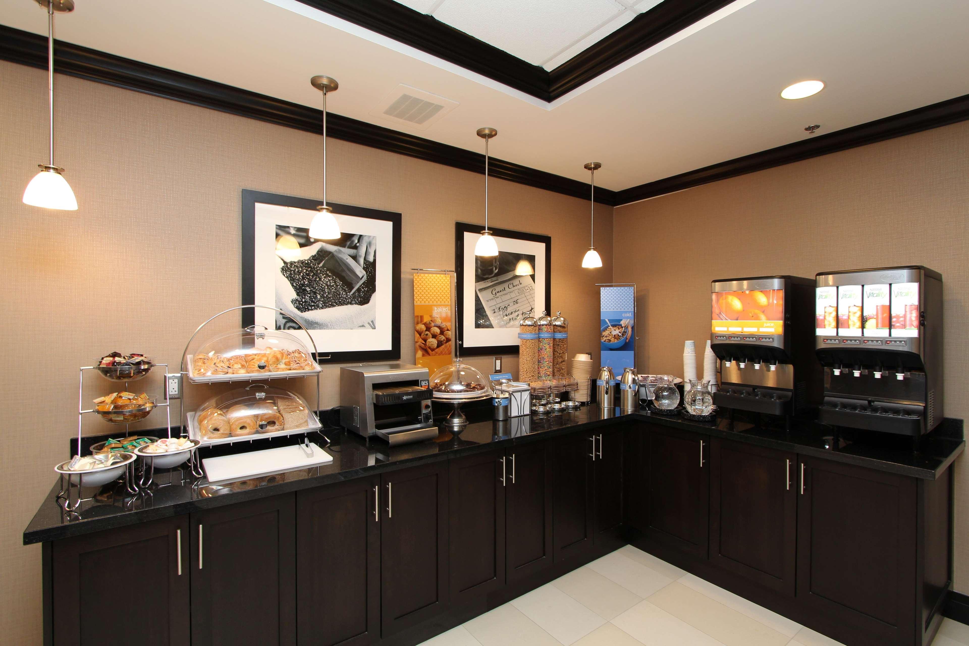 Hampton Inn & Suites By Hilton St. John'S Airport Bagian luar foto