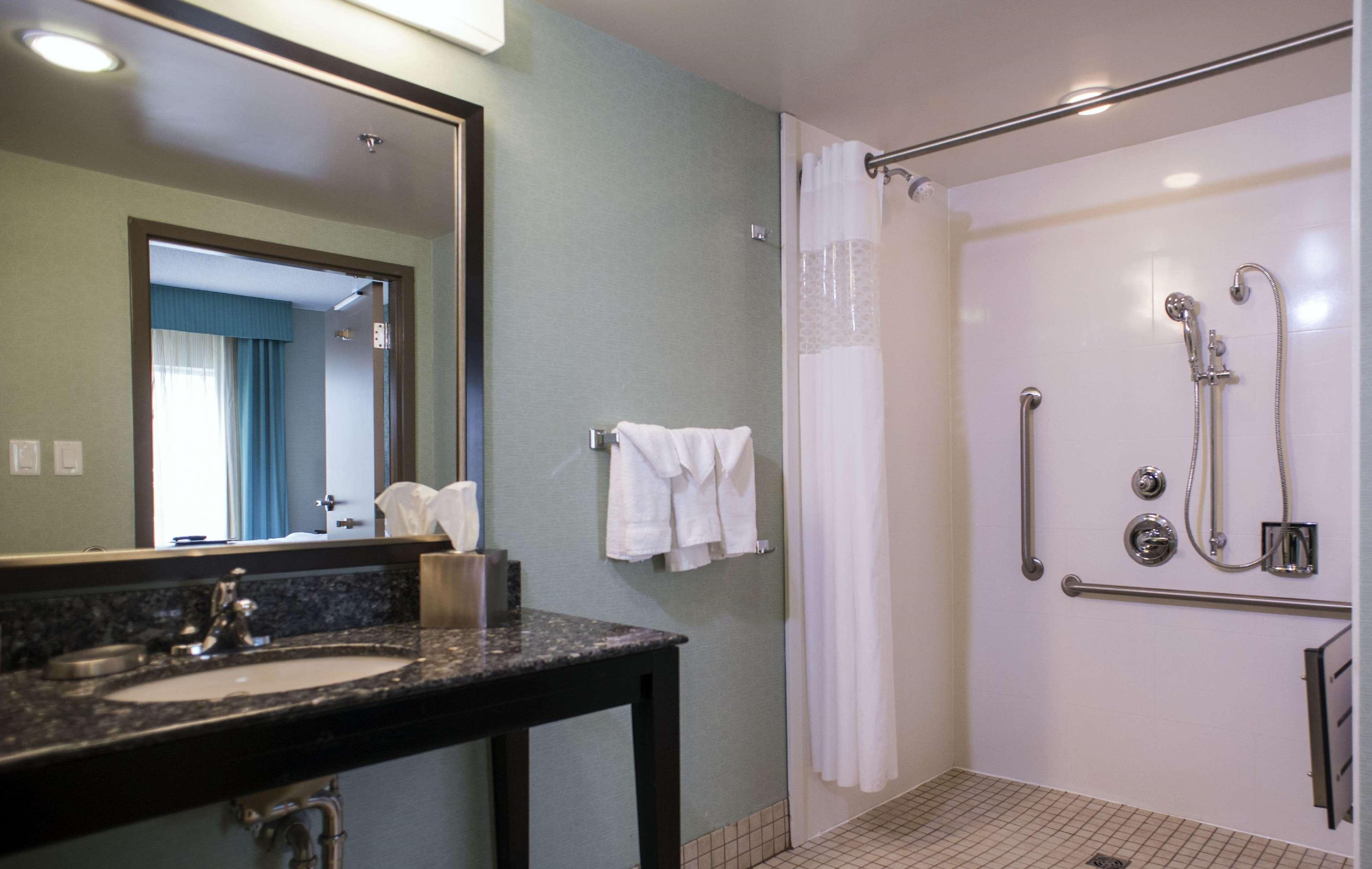 Hampton Inn & Suites By Hilton St. John'S Airport Bagian luar foto
