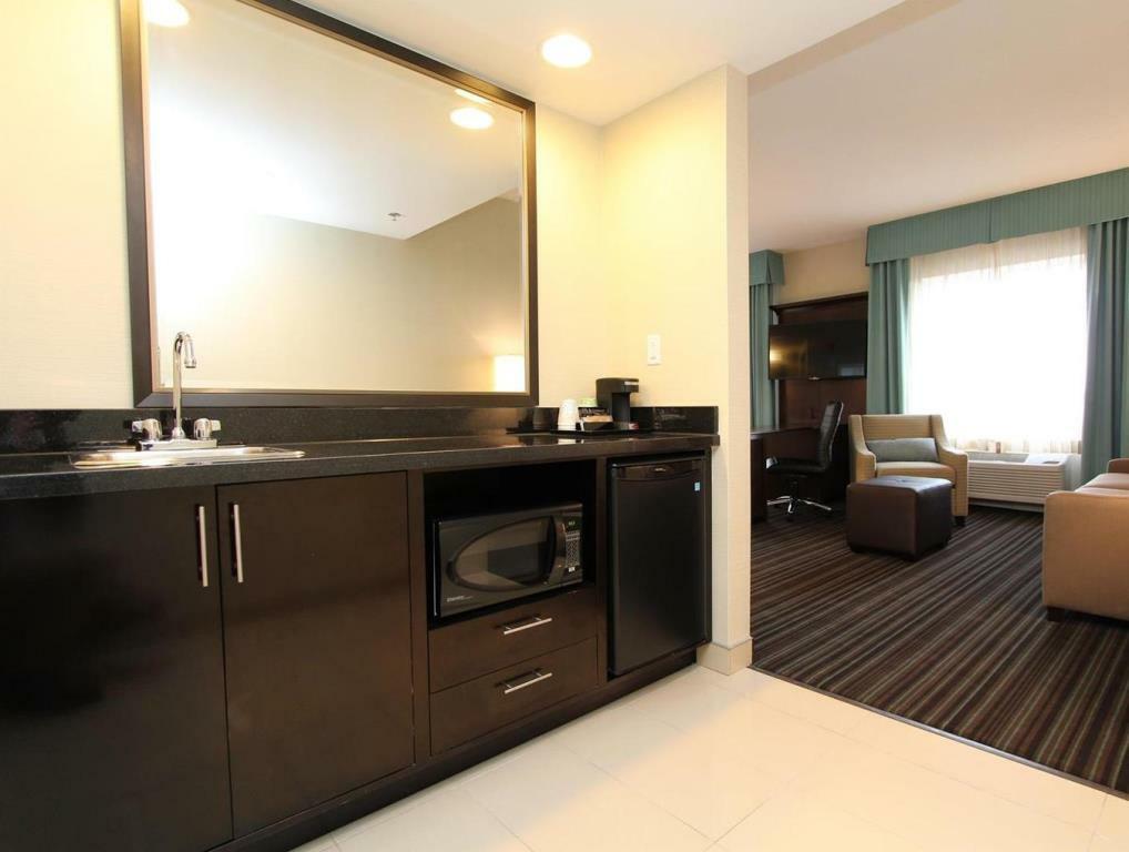 Hampton Inn & Suites By Hilton St. John'S Airport Bagian luar foto